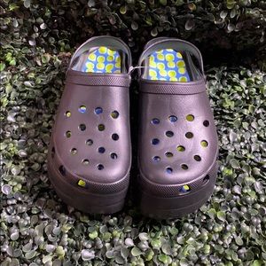 Crocs / platform clogs